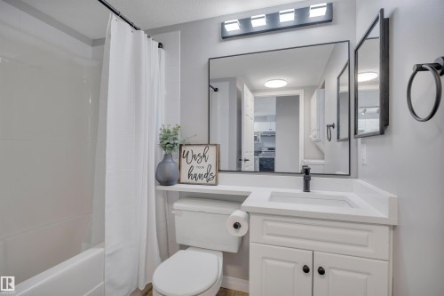 4 pc bathroom (main) - 326 3425 19 Street, Edmonton, AB 