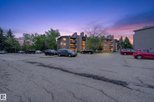 201 49 AKINS Drive  St. Albert, AB T8N 3M6