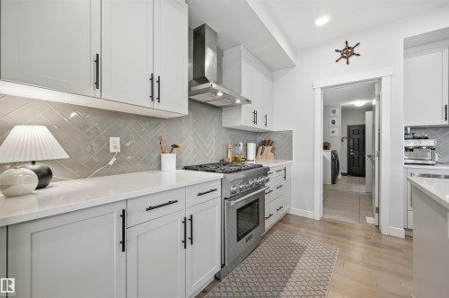 6615 Knox Place, Edmonton, AB - Indoor Photo Showing Kitchen With Upgraded Kitchen