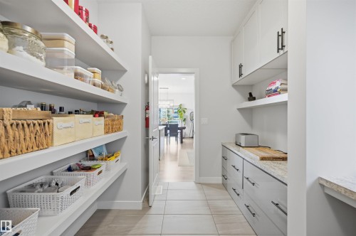 6615 Knox Place, Edmonton, AB - Indoor With Storage
