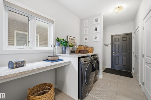 6615 Knox Place, Edmonton, AB - Indoor Photo Showing Laundry Room