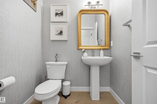 6615 Knox Place, Edmonton, AB - Indoor Photo Showing Bathroom