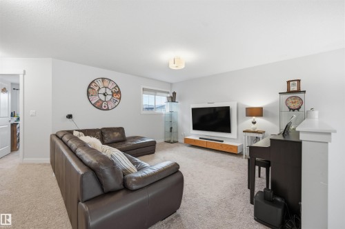 6615 Knox Place, Edmonton, AB - Indoor Photo Showing Living Room