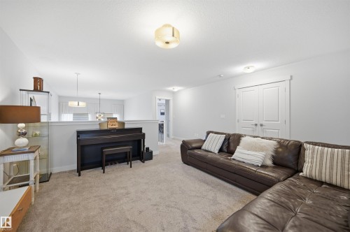 6615 Knox Place, Edmonton, AB - Indoor Photo Showing Living Room