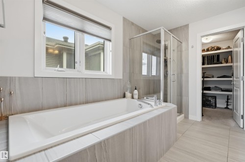 6615 Knox Place, Edmonton, AB - Indoor Photo Showing Bathroom