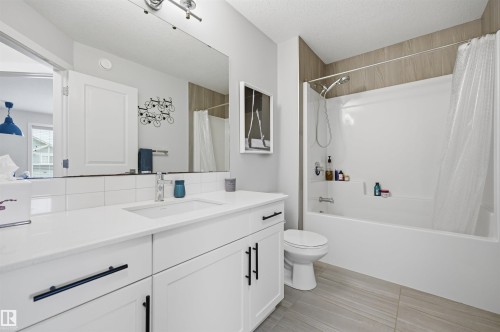 6615 Knox Place, Edmonton, AB - Indoor Photo Showing Bathroom