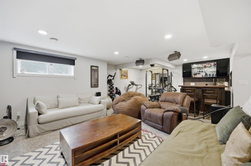 6615 Knox Place, Edmonton, AB - Indoor Photo Showing Living Room