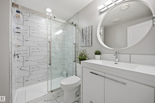 6615 Knox Place, Edmonton, AB - Indoor Photo Showing Bathroom