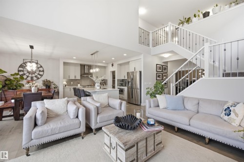 6615 Knox Place, Edmonton, AB - Indoor Photo Showing Living Room