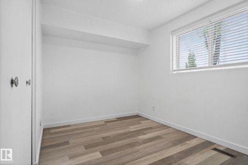 6203 122 Avenue, Edmonton, AB 