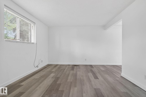 6203 122 Avenue, Edmonton, AB 
