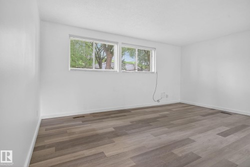 6203 122 Avenue, Edmonton, AB 