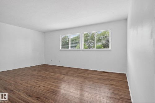 6203 122 Avenue, Edmonton, AB 