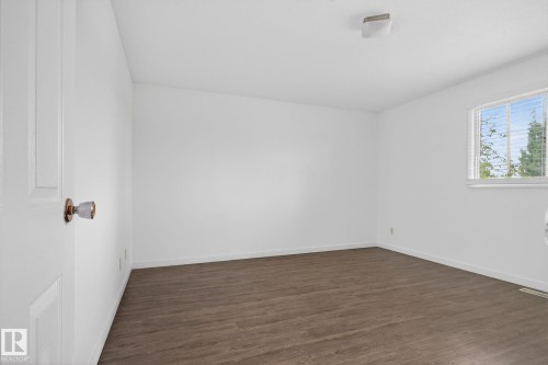 6203 122 Avenue, Edmonton, AB 