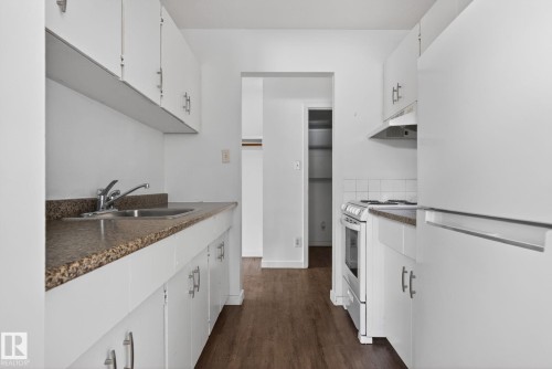 6203 122 Avenue, Edmonton, AB 