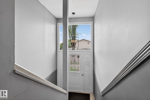 6203 122 Avenue, Edmonton, AB 