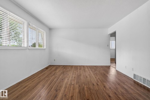 6203 122 Avenue, Edmonton, AB 