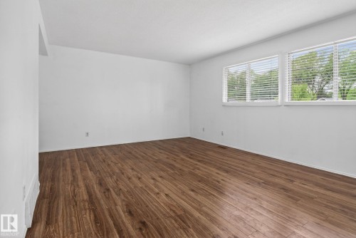 6203 122 Avenue, Edmonton, AB 