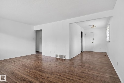 6203 122 Avenue, Edmonton, AB 