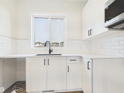 87 Sereno Lane, Fort Saskatchewan, AB - Indoor Photo Showing Kitchen