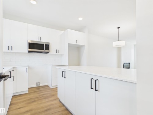 87 Sereno Lane, Fort Saskatchewan, AB - Indoor Photo Showing Kitchen