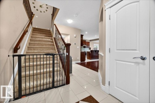 Entryway featuring light-toned tile flooring with a decorative inlay - 1326 Cunningham Drive, Edmonton, AB 