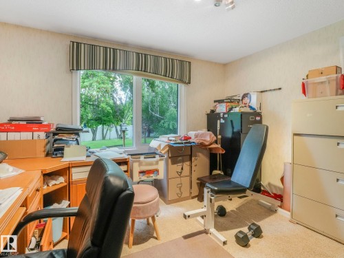 Image quality insufficient for description - 11921 231 Street, Edmonton, AB 