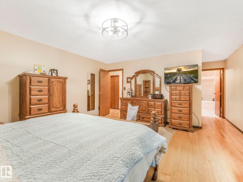 Warm-toned walls with wood-finish flooring - 11921 231 Street, Edmonton, AB 