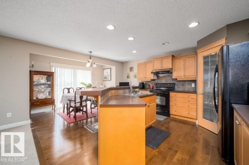 2577 Hanna Crescent, Edmonton, AB - Indoor Photo Showing Kitchen