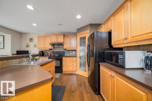 2577 Hanna Crescent, Edmonton, AB - Indoor Photo Showing Kitchen With Double Sink
