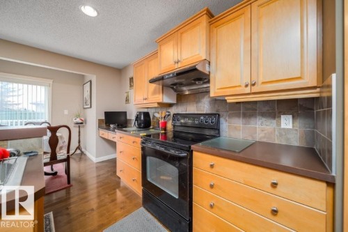 2577 Hanna Crescent, Edmonton, AB - Indoor Photo Showing Kitchen