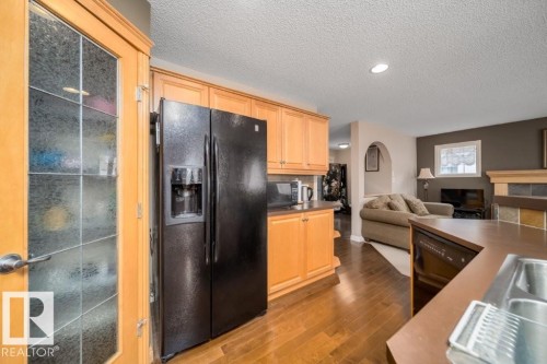 2577 Hanna Crescent, Edmonton, AB - Indoor Photo Showing Kitchen With Double Sink