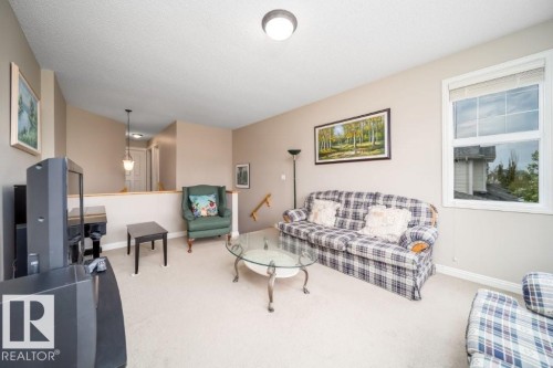 2577 Hanna Crescent, Edmonton, AB - Indoor Photo Showing Living Room
