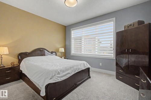 Spacious room featuring neutral carpeting and two-tone wall finishes - 3036 59 Avenue, Rural Leduc County, AB 