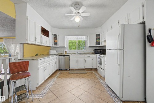2068 45 Street, Edmonton, AB - Indoor Photo Showing Kitchen