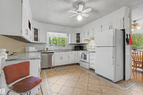2068 45 Street, Edmonton, AB - Indoor Photo Showing Kitchen