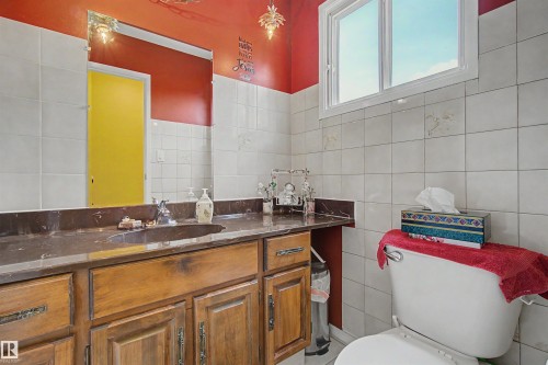 2068 45 Street, Edmonton, AB - Indoor Photo Showing Bathroom
