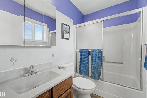 2068 45 Street, Edmonton, AB - Indoor Photo Showing Bathroom
