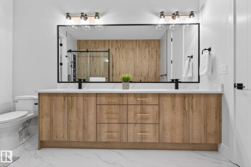 220 Wyatt Ridge, Fort Saskatchewan, AB - Indoor Photo Showing Bathroom