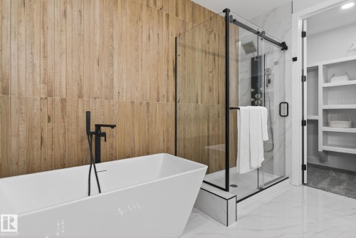 220 Wyatt Ridge, Fort Saskatchewan, AB - Indoor Photo Showing Bathroom