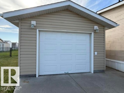 530 Maplewood Crescent, Edmonton, AB 