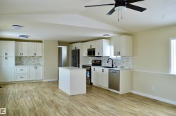 735 Parkland Brook Rural Parkland County, AB T7X 3N3