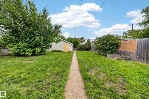 8706 83 Avenue, Edmonton, AB 