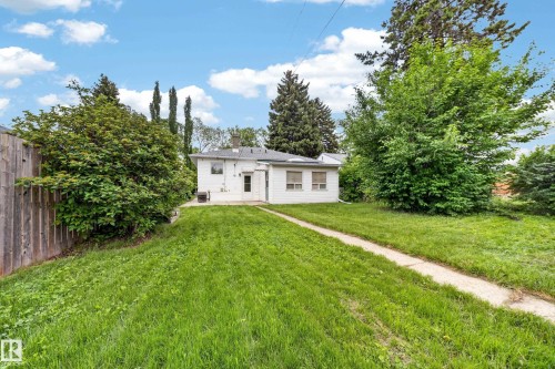 8706 83 Avenue, Edmonton, AB 