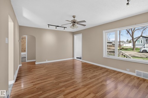 5409 49 Ave, Camrose, AB 