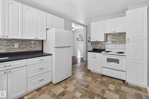5409 49 Ave, Camrose, AB 