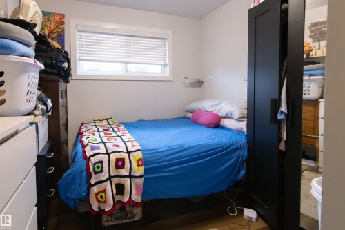 White walls with a single window featuring horizontal blinds - 4004 88 Street, Edmonton, AB 