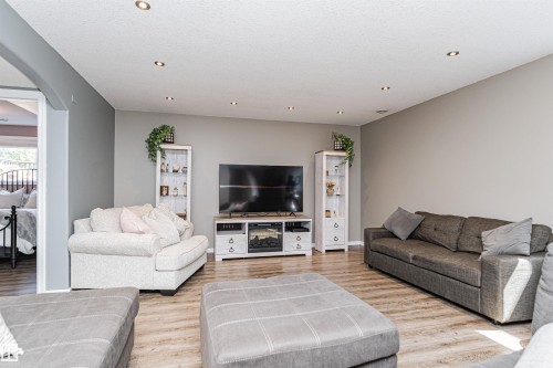 9410 104 Avenue, Morinville, AB 