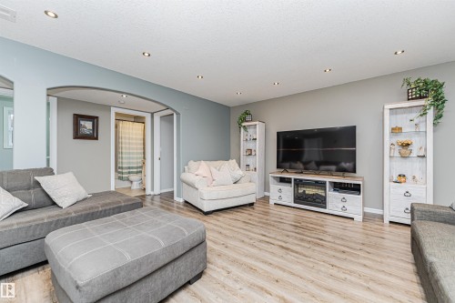 9410 104 Avenue, Morinville, AB 