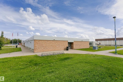 9410 104 Avenue, Morinville, AB 